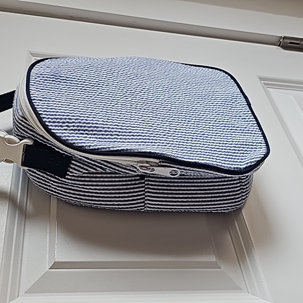 Seersucker Lunchbox in Blue and White - Picture 3 of 7